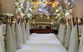 Rustic Crown Hotel